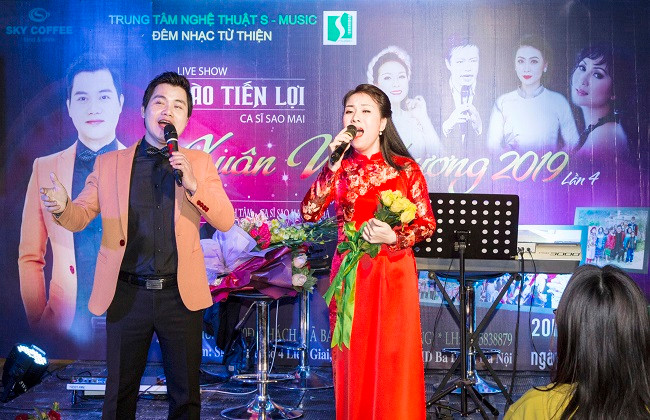 Ca sĩ Sao Mai Đào Tiến Lợi "cháy hết mình" trong đêm nhạc từ thiện của Chương trình "Xuân yêu thương 2019".