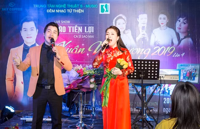 Ca sĩ Sao Mai Đào Tiến Lợi "cháy hết mình" trong đêm nhạc từ thiện của Chương trình "Xuân yêu thương 2019".