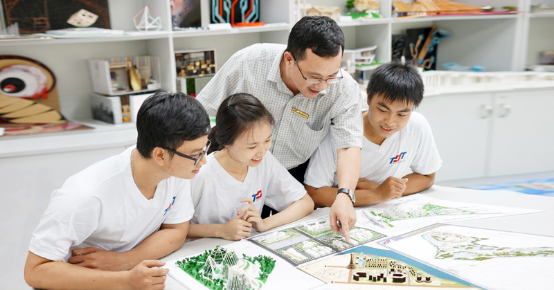 SV TDTU trong giờ học thực hành. Ảnh TDTU