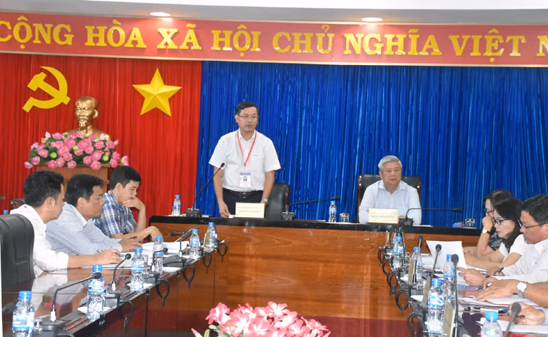 Thứ trưởng Bộ GD&ĐT Nguyễn Văn Phúc phát biểu tại buổi làm việc với Ban chỉ đạo kỳ thi THPT quốc gia tỉnh Bình Dương.