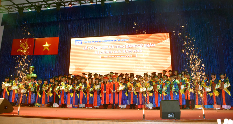 Nhà trường tuyên dương các tân cử nhân đạt thành tích cao trong học tập Nhà trường tuyên dương các tân cử nhân đạt thành tích cao trong học tập