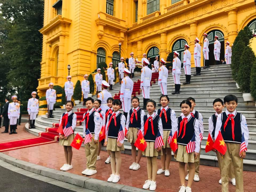 Học sinh trường THCS Nguyễn Du tại Phủ Chủ tịch Học sinh trường THCS Nguyễn Du tại Phủ Chủ tịch