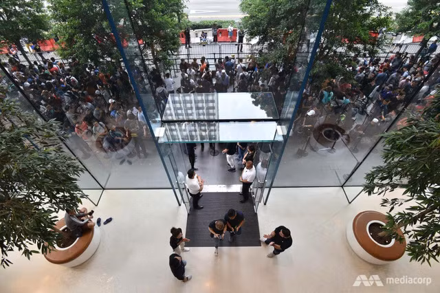 Người Việt đầu tiên sở hữu iPhone mới ở Singapore - Ảnh 4.