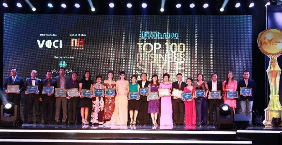 Hào hứng lễ tôn vinh top 100 phong cách doanh nhân