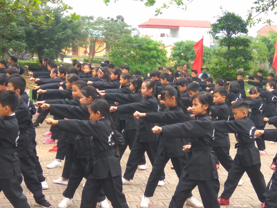 Phần đồng diễn 27 thế võ cổ truyền và phần thi biểu diễn của các khối lớp