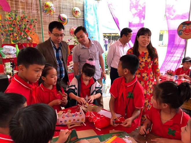 Các em học sinh với sáng tạo các sản phẩm mĩ thuật