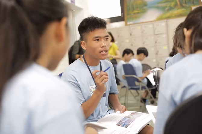 Một dự án thành công phụ thuộc vào nhà lãnh đạo trẻ nhiệt huyết! Việc thảo luận nhóm đã giúp các em khám phá năng lực của bản thân và tự tin để trở thành một nhà lãnh đạo có khả năng tạo ra môi trường tích cực cho cộng đồng.