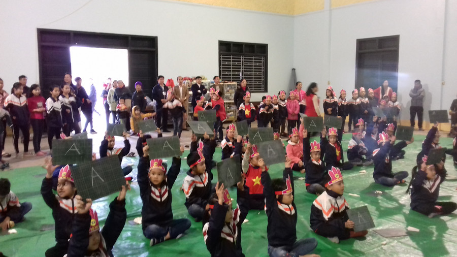 Các em hào hứng với phần thi “Rung chuông vàng”