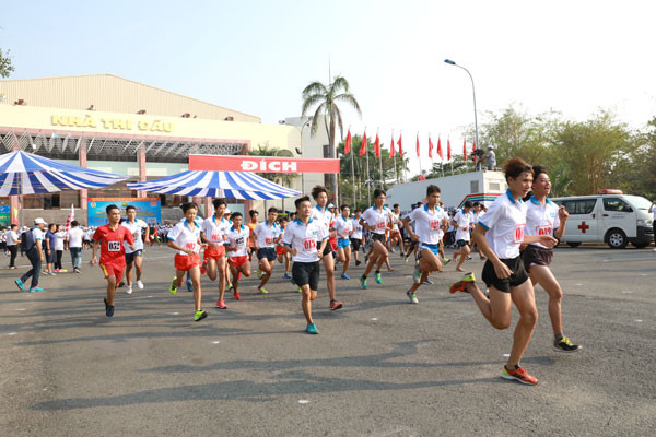 Các VĐV nam xuất phát thi đấu cự ly 7km. Các VĐV nam xuất phát thi đấu cự ly 7km.
