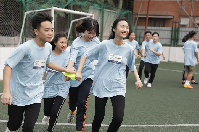 Bên cạnh những bài học trong lớp, nhiều hoạt động ngoài trời thú vị không chỉ giúp các em trau dồi thêm các kỹ năng xử lý tình huống mà còn kết nối các thành viên trong đội. Tình bạn đã được vun đắp qua những khóa học như thế này!