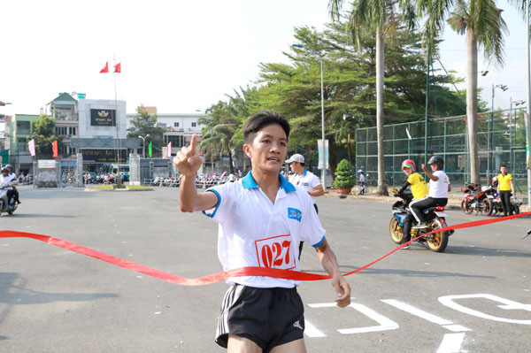 VĐV Lương Đức Phước (Đồng Nai) về nhất nội dung nam thanh niên 7km hệ trong tỉnh. VĐV Lương Đức Phước (Đồng Nai) về nhất nội dung nam thanh niên 7km hệ trong tỉnh.