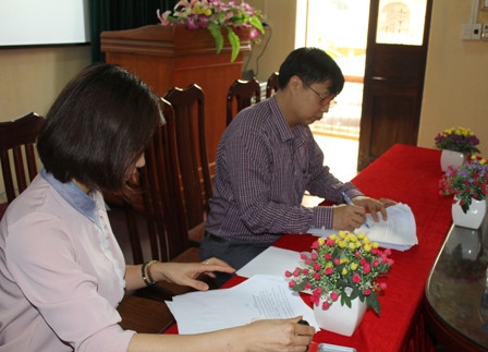 Trưởng Phòng GD&ĐT xác nhận việc ký cam kết từ Hiệu trưởng các trường