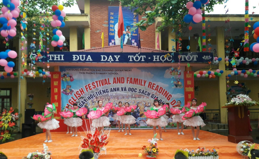 Tiết mục văn nghệ của trường Tiểu học Tiền Phong