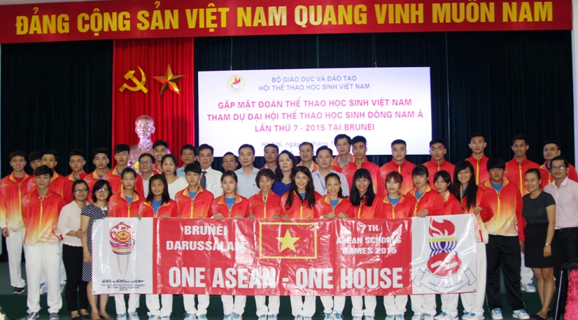 Đoàn thể thao HS Việt Nam trước giờ lên đường tham dự Đại hội