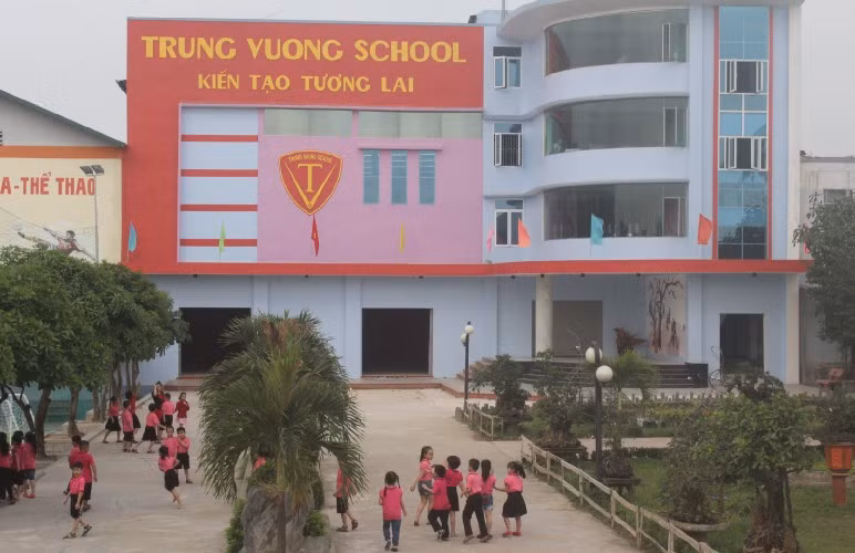 Trường Trưng Vương có diện tích rộng gần 15.000 m2, với hệ thống phòng học, chức năng được trang bị đầy đủ thiết bị dạy học hiện đại.