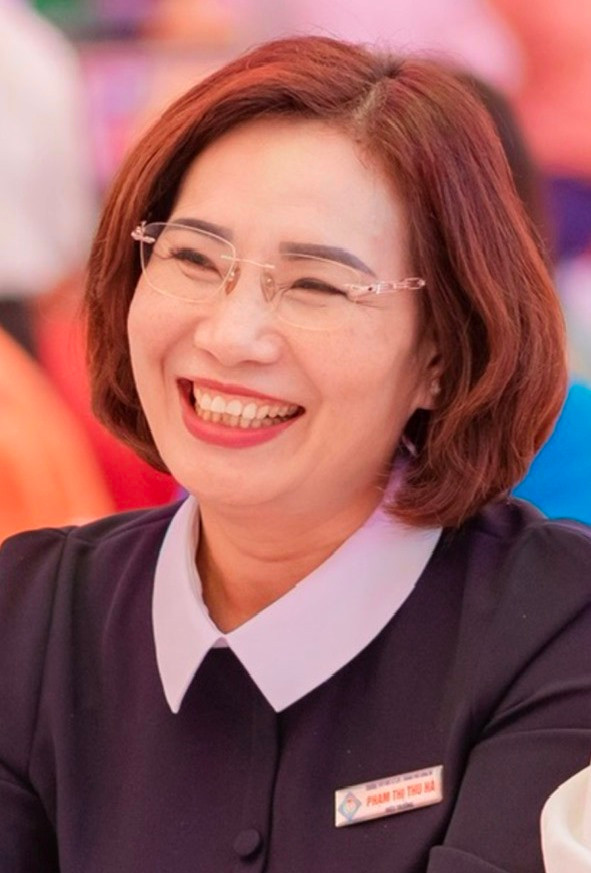 Nhà giáo Ưu tú, Phạm Thị Thu Hà, Hiệu trưởng Trường Tiểu học Lê Lợi. Nhà giáo Ưu tú, Phạm Thị Thu Hà, Hiệu trưởng Trường Tiểu học Lê Lợi.