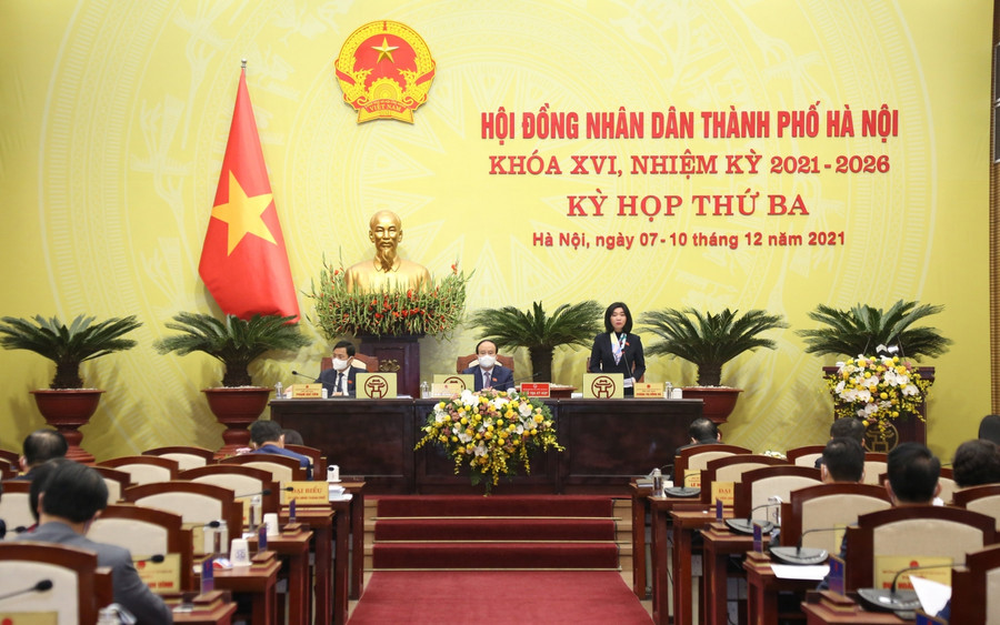 Quang cảnh kỳ họp sáng 8/12.