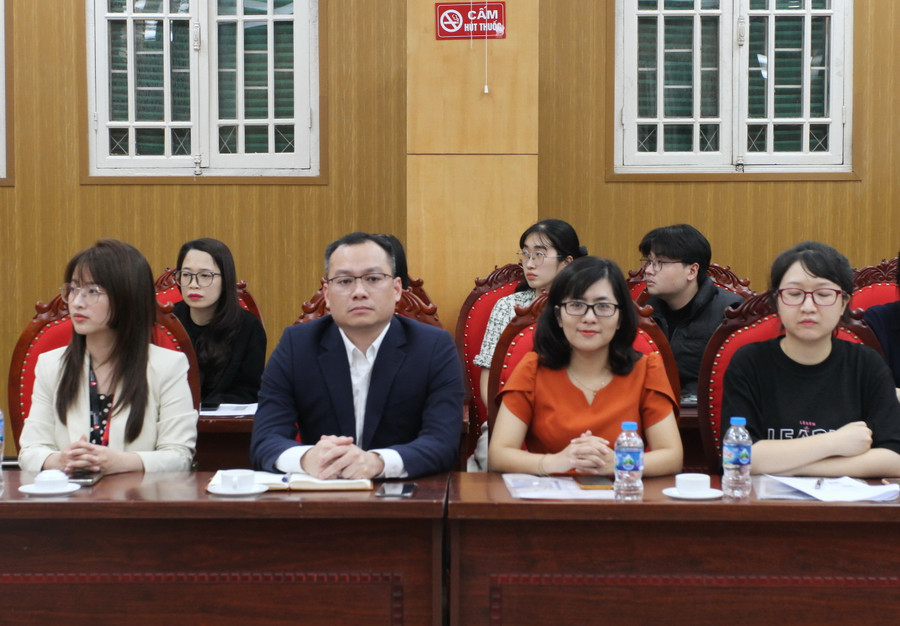 Các giáo viên tham dự khóa học.