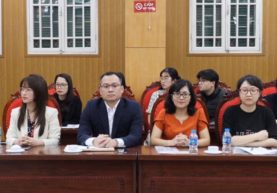 Các giáo viên tham dự khóa học.