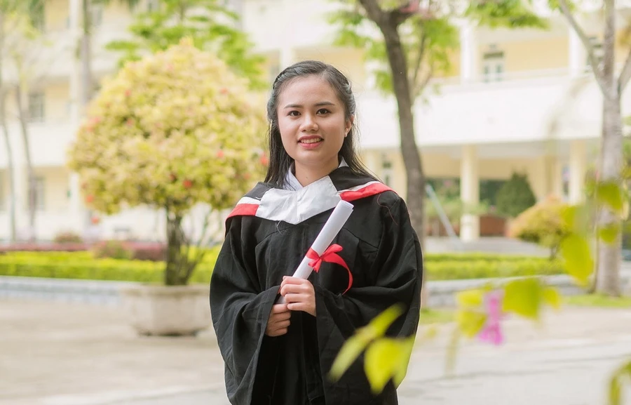 Cô gái vàng Olympic Vật lí trúng tuyển đại học hàng đầu thế giới