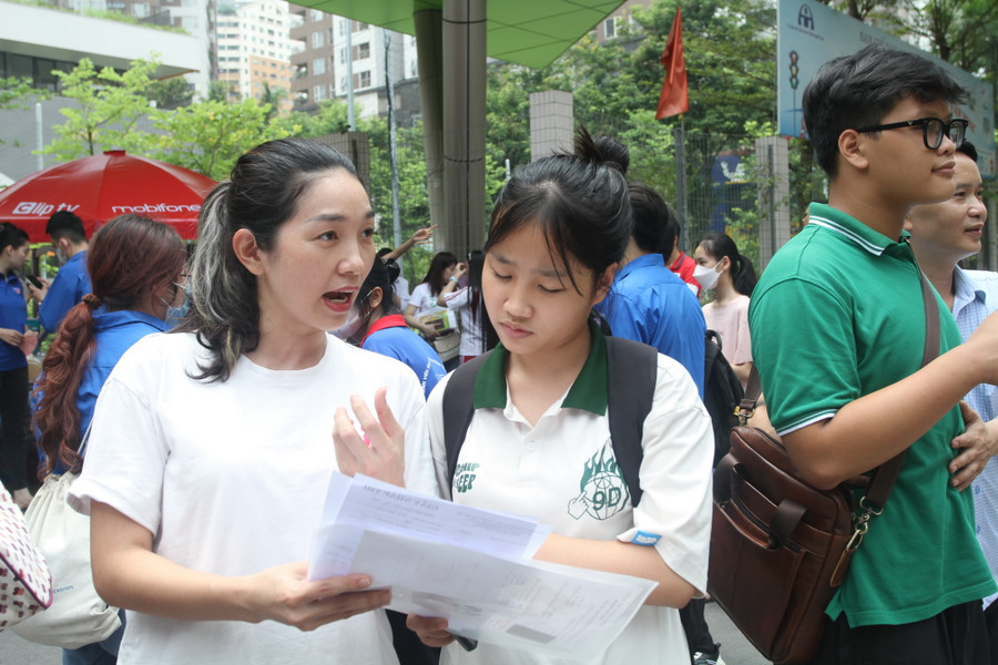 Học sinh tham dự kỳ thi tốt nghiệp THPT tại Hà Nội.