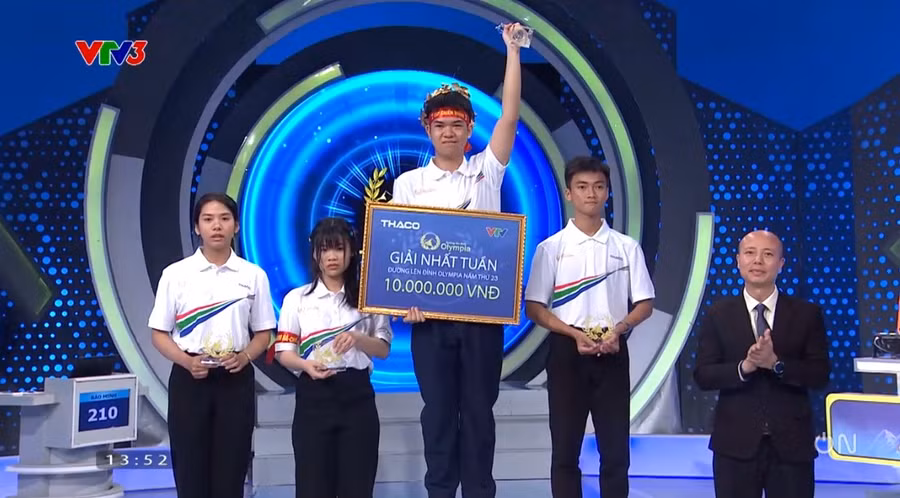 Đỗ Bảo Minh giành vòng nguyệt quế với 210 điểm.