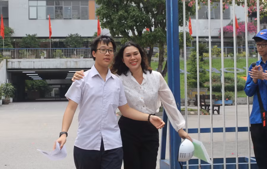 Thí sinh tham dự kỳ thi vào lớp 10 tại Hà Nội.