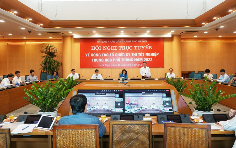 Quang cảnh hội nghị tại điểm cầu UBND TP Hà Nội. Quang cảnh hội nghị tại điểm cầu UBND TP Hà Nội.