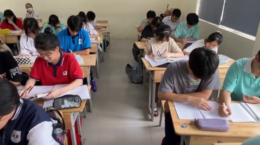 Học sinh Trường THCS Linh Đàm trong thời gian ôn thi vào lớp 10. Học sinh Trường THCS Linh Đàm trong thời gian ôn thi vào lớp 10.