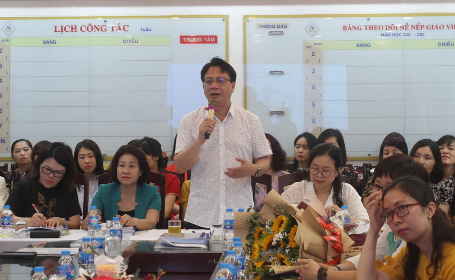 Hội đồng xét duyệt nhận định, đánh giá các sáng kiến được trình bày tại vòng chung khảo. Hội đồng xét duyệt nhận định, đánh giá các sáng kiến được trình bày tại vòng chung khảo.