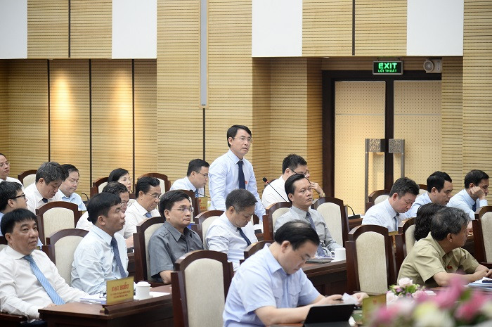 Giám đốc Sở TN&MT Nguyễn Trọng Đông trả lời chất vấn tại phiên họp (Ảnh: KTĐT). Giám đốc Sở TN&MT Nguyễn Trọng Đông trả lời chất vấn tại phiên họp (Ảnh: KTĐT).