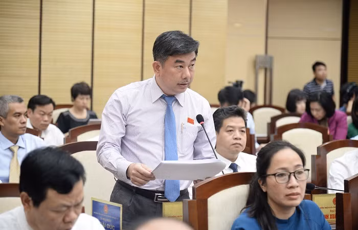 Đại biểu Nguyễn Minh Đức (tổ Thanh Xuân) chất vấn tại kỳ họp (Ảnh: KTĐT). Đại biểu Nguyễn Minh Đức (tổ Thanh Xuân) chất vấn tại kỳ họp (Ảnh: KTĐT).