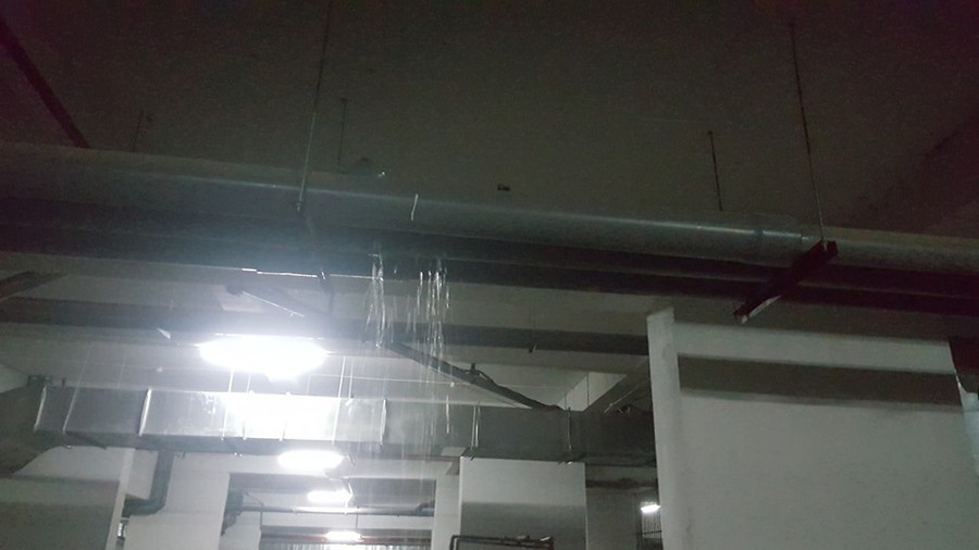 Hình ảnh nước rò rỉ tại tầng hầm tòa nhà HH03 E trong đêm 5/7 (Ảnh: ĐT). Hình ảnh nước rò rỉ tại tầng hầm tòa nhà HH03 E trong đêm 5/7 (Ảnh: ĐT).