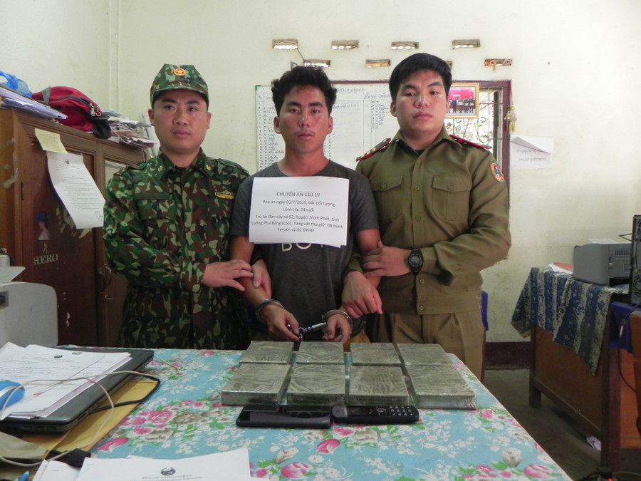 Đối tượng Thạ Lênh Ha cùng tang vật.