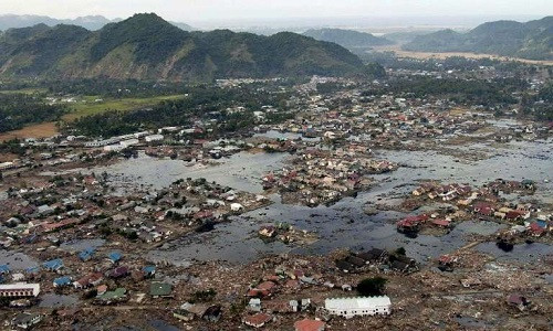Sóng thần vào tháng 12/2004 phá hủy nhiều khu vực ở châu Á, bao gồm đảo Sumatra Sóng thần vào tháng 12/2004 phá hủy nhiều khu vực ở châu Á, bao gồm đảo Sumatra. Ảnh: Phys.org.