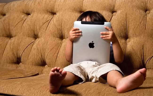 Nghiện thiết bị điện tử đang trở thành căn bệnh của xã hội