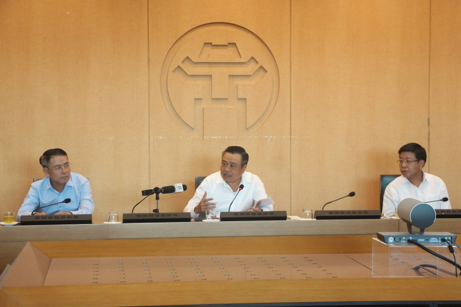 Chủ tịch UBND TP Hà Nội - Trần Sỹ Thanh phát biểu kết luận hội nghị. Chủ tịch UBND TP Hà Nội - Trần Sỹ Thanh phát biểu kết luận hội nghị.