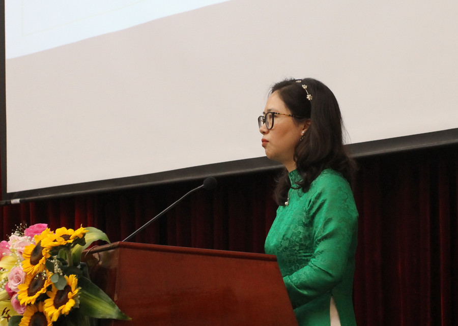 Bà Nguyễn Thị Nhung - Phó Vụ trưởng Vụ Giáo dục Chính trị và Công tác học sinh, sinh viên, Bộ GD&ĐT phát biểu khai mạc hội thảo. Bà Nguyễn Thị Nhung - Phó Vụ trưởng Vụ Giáo dục Chính trị và Công tác học sinh, sinh viên, Bộ GD&ĐT phát biểu khai mạc hội thảo.