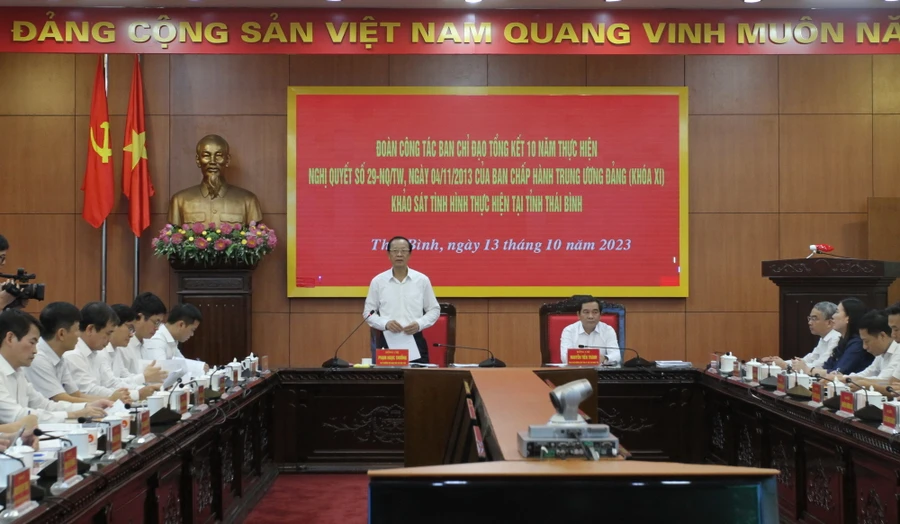 Thứ trưởng Phạm Ngọc Thưởng phát biểu tại buổi làm việc.