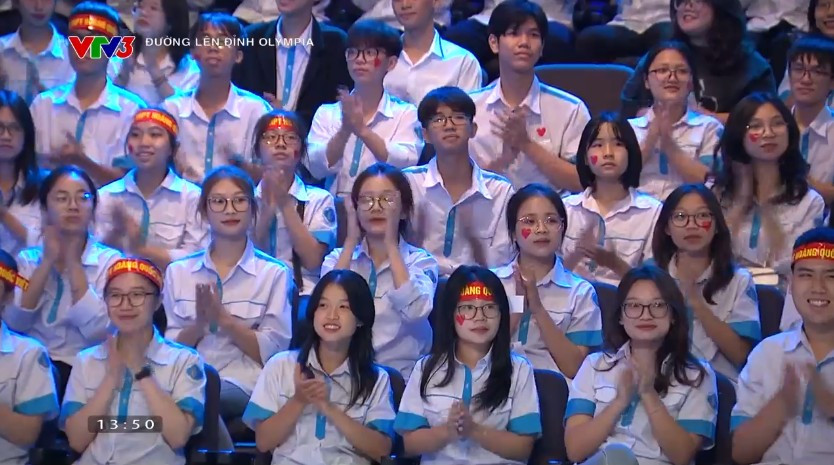 Đỗ Thị Phương Thảo nhận được sự cổ vũ nhiệt tình từ các bạn.