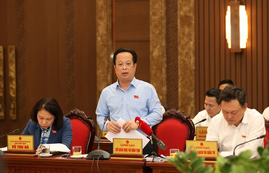 Giám đốc Sở GD&ĐT Hà Nội Trần Thế Cương trả lời vấn đề đại biểu nêu. Giám đốc Sở GD&ĐT Hà Nội Trần Thế Cương trả lời vấn đề đại biểu nêu.