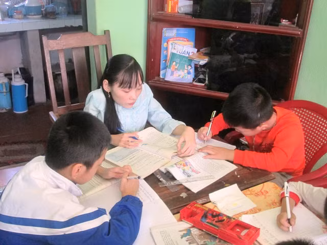 Lớp học đặc biệt của cô giáo mắc bệnh xương thủy tinh