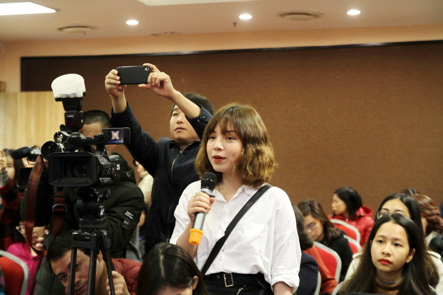 Sinh viên quan tâm đến dự án.