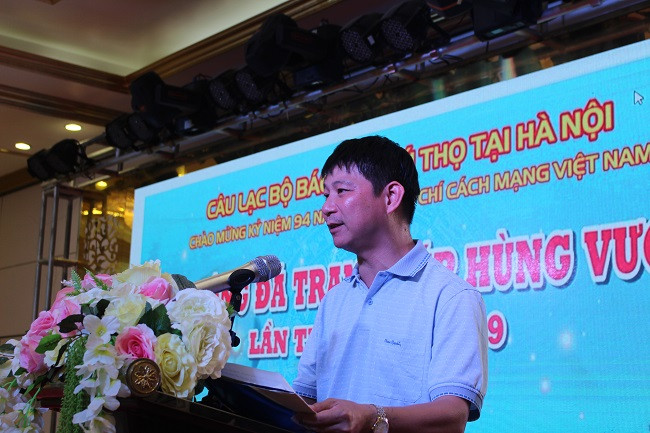 Nhà báo Nguyễn Thanh Hải, Chủ tịch CLB báo chí Phú Thọ tại Hà Nội phát biểu tại giải bóng. Nhà báo Nguyễn Thanh Hải, Chủ tịch CLB báo chí Phú Thọ tại Hà Nội phát biểu tại giải bóng.