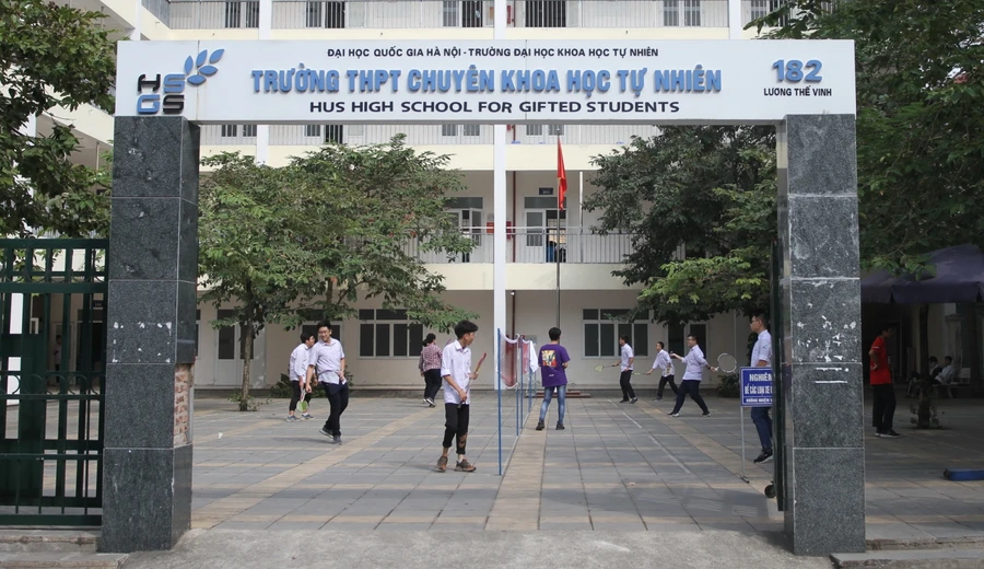 Trường THPT chuyên Khoa học Tự nhiên