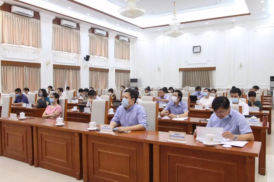 Các đại biểu dự hội nghị tại điểm cầu Bộ GD&amp;ĐT