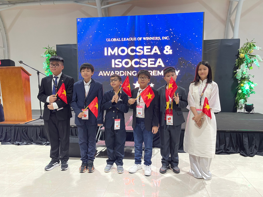 Đoàn học sinh quận Ba Đình tham dự cuộc thi.