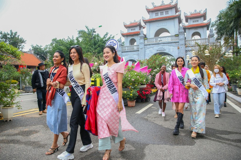 Vòng chung kết cuộc thi Hoa hậu Du lịch Thế giới tham quan Lễ hội hoa Mê Linh. Vòng chung kết cuộc thi Hoa hậu Du lịch Thế giới tham quan Lễ hội hoa Mê Linh.