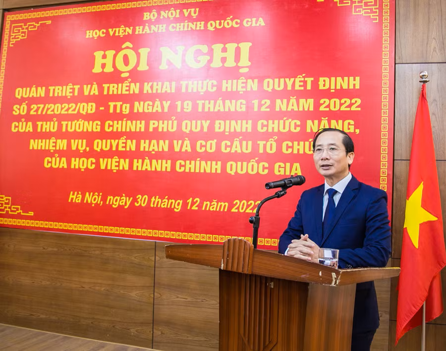 Quyền Giám đốc Học viện Hành chính Quốc gia - PGS.TS Nguyễn Bá Chiến phát biểu nhận nhiệm vụ.