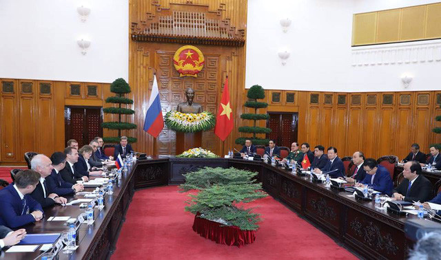 Thủ tướng Nguyễn Xuân Phúc hội đàm với Thủ tướng Nga Medvedev